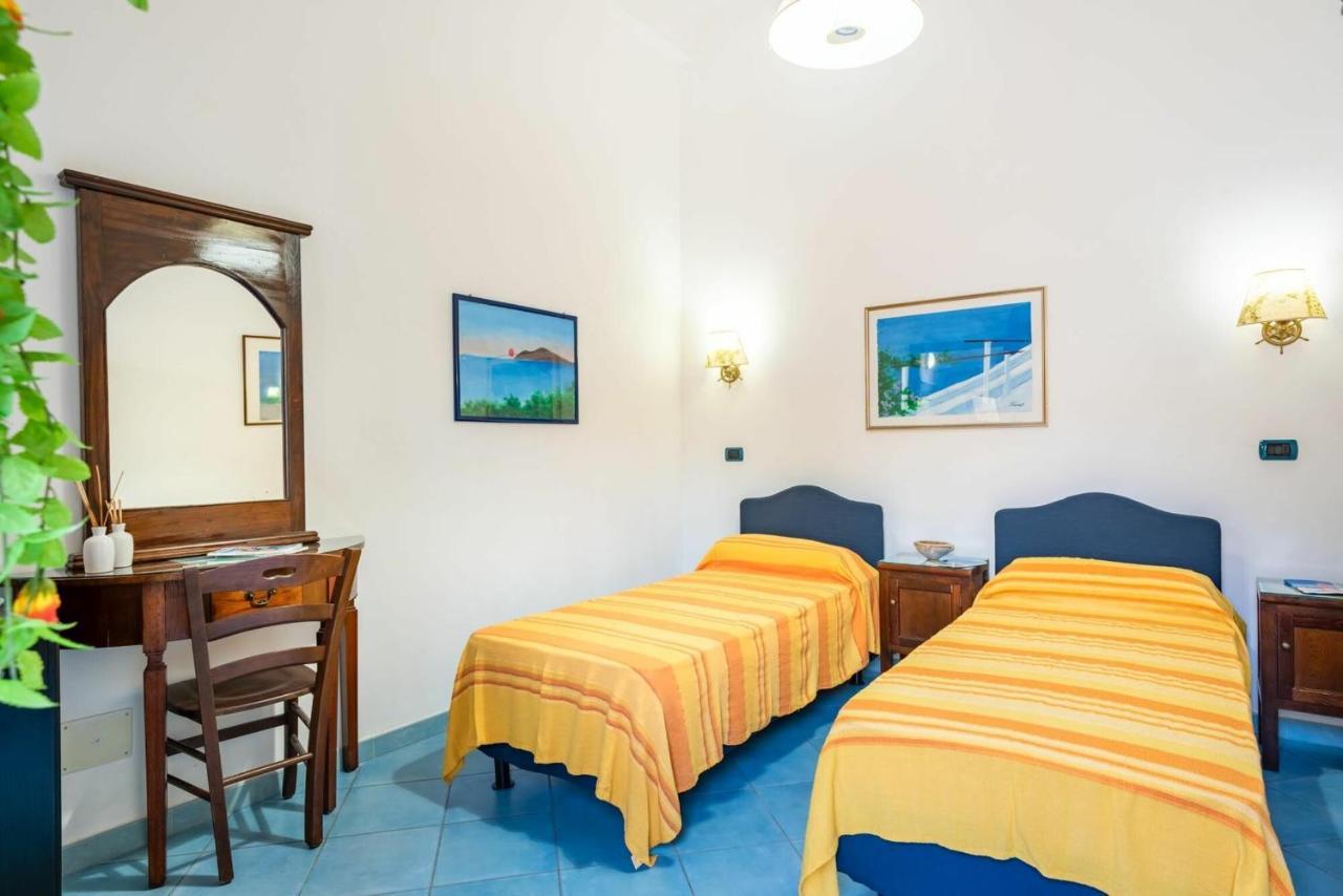 Casa Vacanza Artemis Città di Lipari Esterno foto