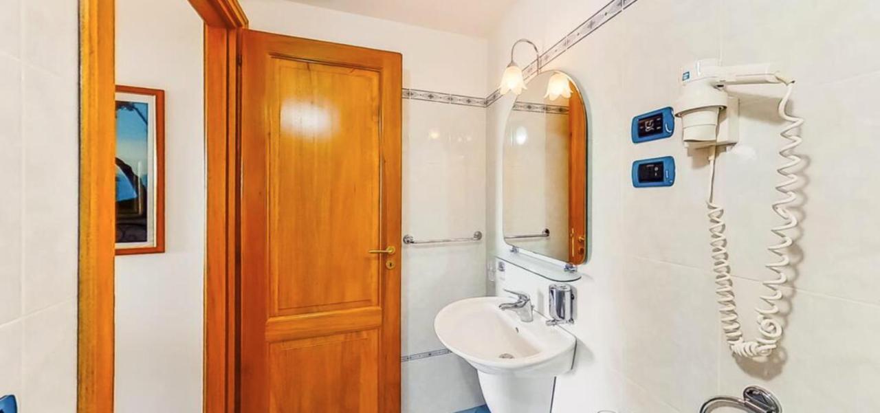 Casa Vacanza Artemis Città di Lipari Esterno foto